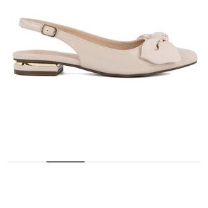 Jones New York Cream Flats with Decorative Bow